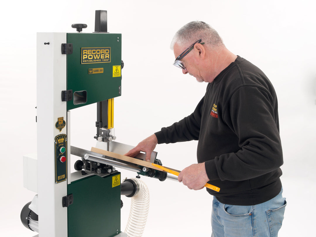 Corte de mesa inclinada con push stick